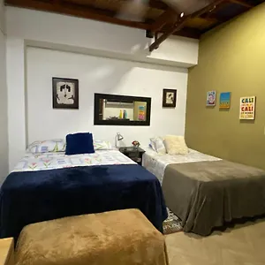 Apartaestudio Lindo Comodo, Cercano A Todo, Con Porteria Y Parqueadero Cubierto Gratis!! Cali